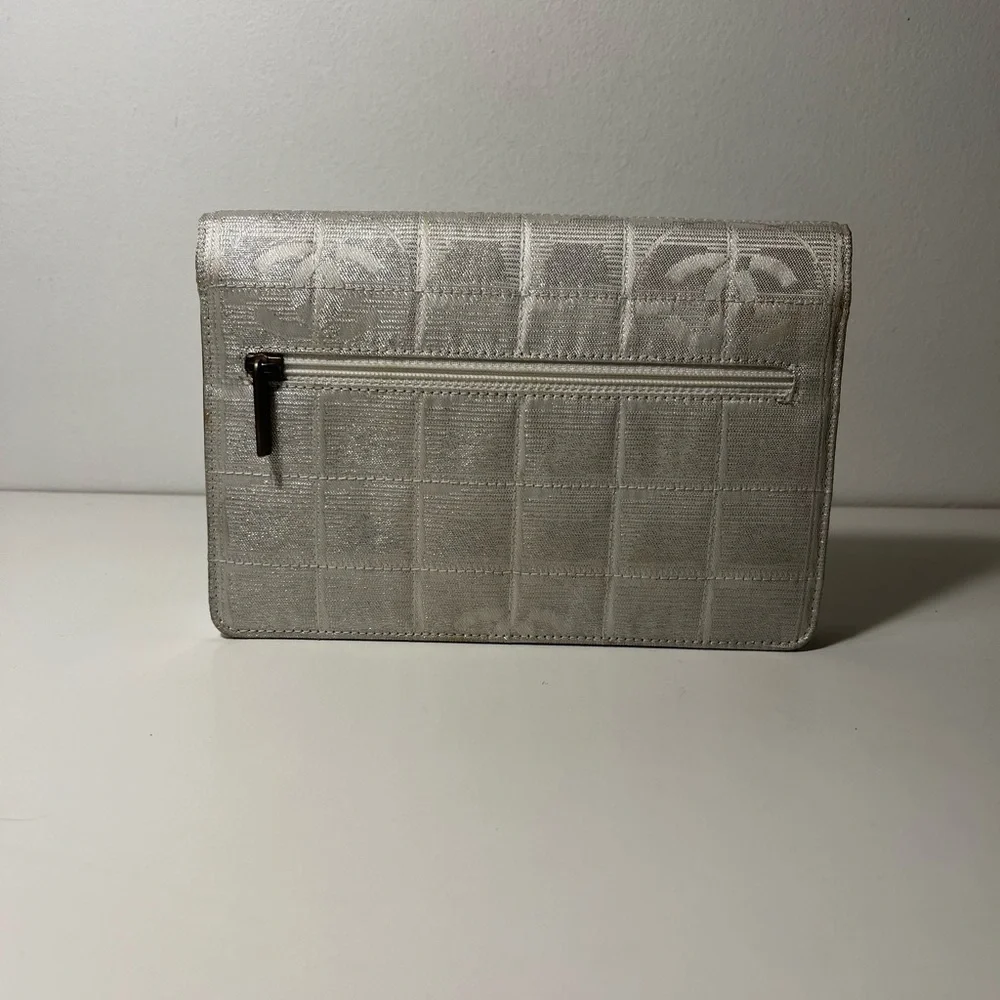 CHANEL | White Crossbody Bag